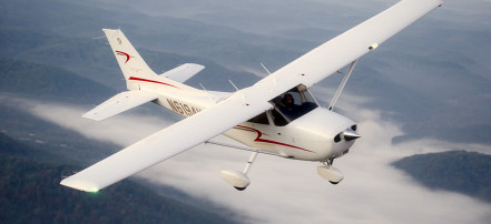 Обложка: Полет-аэроселфи на борту легкомоторного самолета Cessna-150 в Калининграде