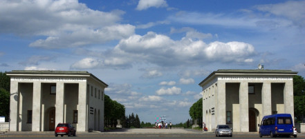 Обложка: Пискаревское мемориальное кладбище