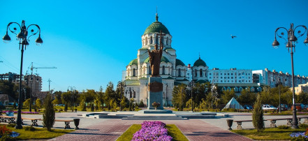 Обложка: Кафедральный собор Святого Равноапостольного Великого князя Владимира