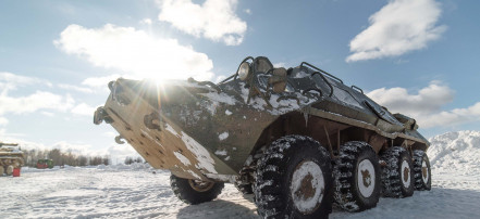 Обложка: Эксклюзивная боевая поездка на БТР-80 по бездорожью в Москве