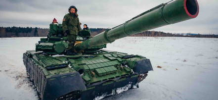 Обложка: Эксклюзивная боевая поездка на танке Т-80 в Москве