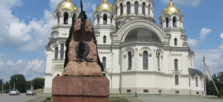 Обложка: Памятник Я. П. Бакланову