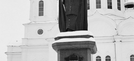 Обложка: Памятник святителю Димитрию Ростовскому