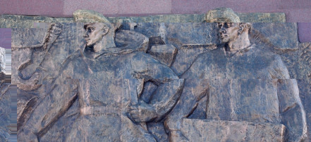 Обложка: Памятник «Портовикам, погибшим в годы Великой Отечественной войны на трудовом посту»