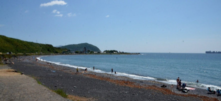 Обложка: Пляж «Черный песок» и озеро лотосов