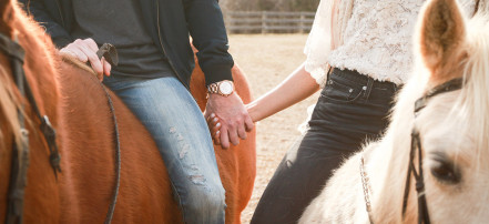 Обложка: Романтическая прогулка на лошадях в Саратове