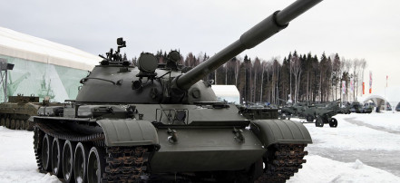 Обложка: Катание на танке Т-62 в Волоколамске в составе группы