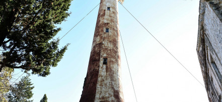 Обложка: Сухумский маяк в Абхазии