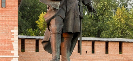 Обложка: Памятник Петру I