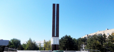 Обложка: Мемориальный комплекс «Площадь Победы» в Азове