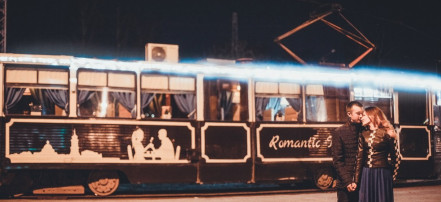 Обложка: Romantic Tram Café