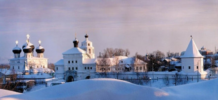 Обложка: Ансамбль Успенского Трифонова монастыря
