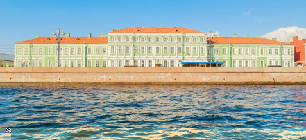 Обложка: Дворец Петра II
