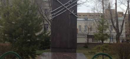 Обложка: Памятник жертвам фашистских лагерей
