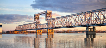 Обложка: Железнодорожный мост