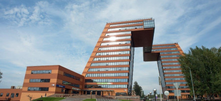 Обложка: Здание Центра информационных технологий