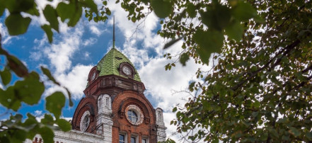 Обложка: Здание бывшей Городской думы