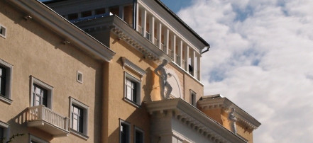 Обложка: Здание бывшей гостиницы «Смоленск»