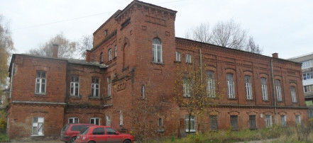 Обложка: Здание казармы Смоленского пехотного полка имени генерала Н. Н. Раевского