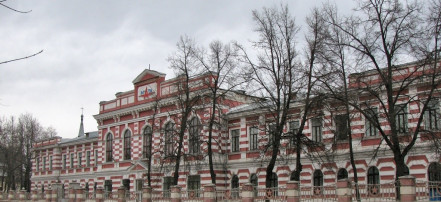 Обложка: Здание технического училища М.Е. Комарова
