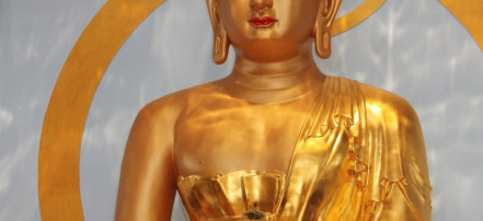 Обложка: Золотой Будда в дацане «Ринпоче Багша»