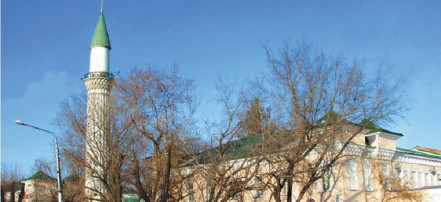 Обложка: Караван-сарай с мечетью и минаретом