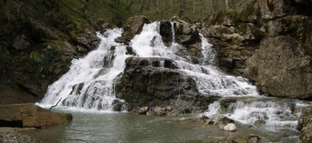 Обложка: Аюкский водопад