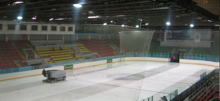 Обложка: Ледовая арена во Дворце спорта «Юбилейный»
