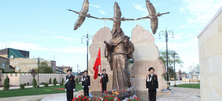 Обложка: Мемориал «Скорбящая мать»