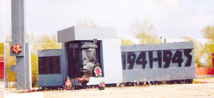 Обложка: Мемориал умершим от ран в годы Великой Отечественной войны в госпиталях Соликамска