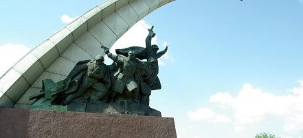 Обложка: Мемориальный комплекс «Кумженская роща»