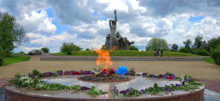 Обложка: Мемориальный комплекс «Памяти жертв фашизма в Змиевской балке»