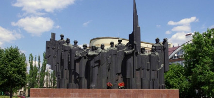 Обложка: Мемориальный комплекс «Площадь Победы»