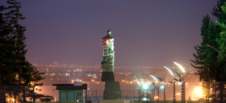 Обложка: Монумент «Память шахтерам Кузбасса»