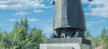 Обложка: Монумент жертвам политических репрессий «Непокорённый»