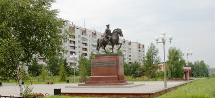 Обложка: Монумент маршалу Г. К. Жукову