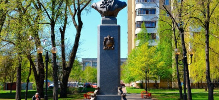 Обложка: Памятник Е. А. Боратынскому