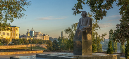 Обложка: Памятник С. Н. Сергееву-Ценскому