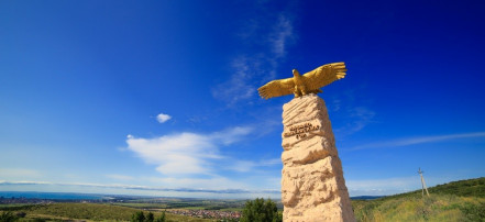 Обложка: Памятник «Анапа — начало Кавказских гор»