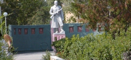 Обложка: Памятник «Жирновскому Алёше» (Неизвестному солдату)