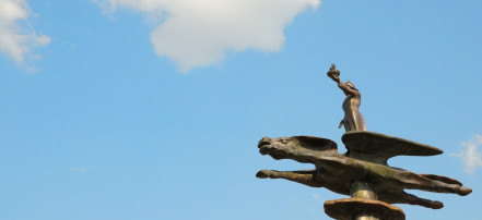 Обложка: Памятник «Небесный воин»(«Тэнгэрийн Баатар»)