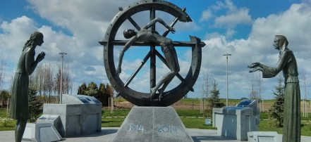 Обложка: Памятник «Памяти забытой войны, изменившей ход истории»