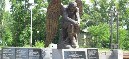 Обложка: Памятник «Скорбящий ангел»