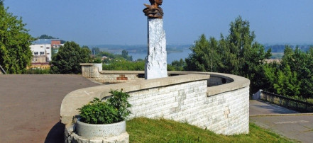 Обложка: Памятник А.С. Грину
