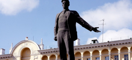 Обложка: Памятник В.В. Маяковскому