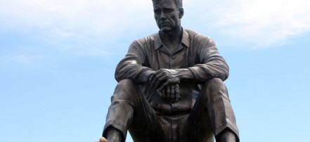 Обложка: Памятник В.М. Шукшину на горе Пикет