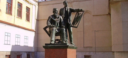 Обложка: Памятник В.М. и А.М. Васнецовым