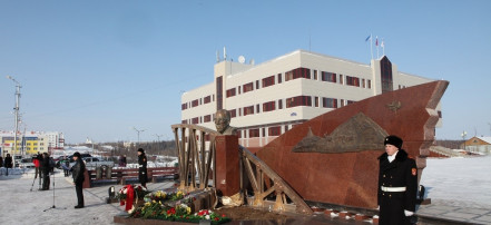 Обложка: Памятник Владимиру Наку