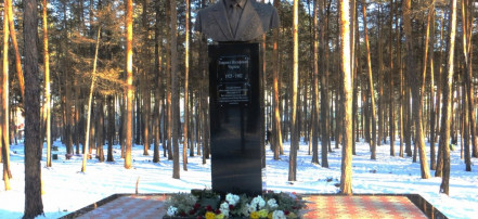 Обложка: Памятник Гавриилу Чиряеву