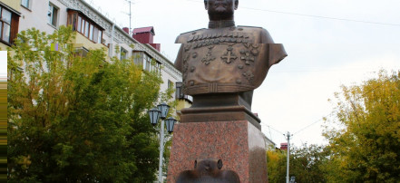 Обложка: Памятник Герою Советского Союза М. С. Шумилову